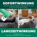 Sofort- und Langzeitwirkung gegen Milben: Links wird ein Milbenspray auf ein Hundebett gesprüht, um Milben sofort zu vertreiben. Rechts liegt ein entspannter Hund in seinem sauberen Bett, das langfristigen Schutz vor Neubefall bietet. Das Produkt sorgt für schnelle Wirkung und langanhaltenden Schutz.